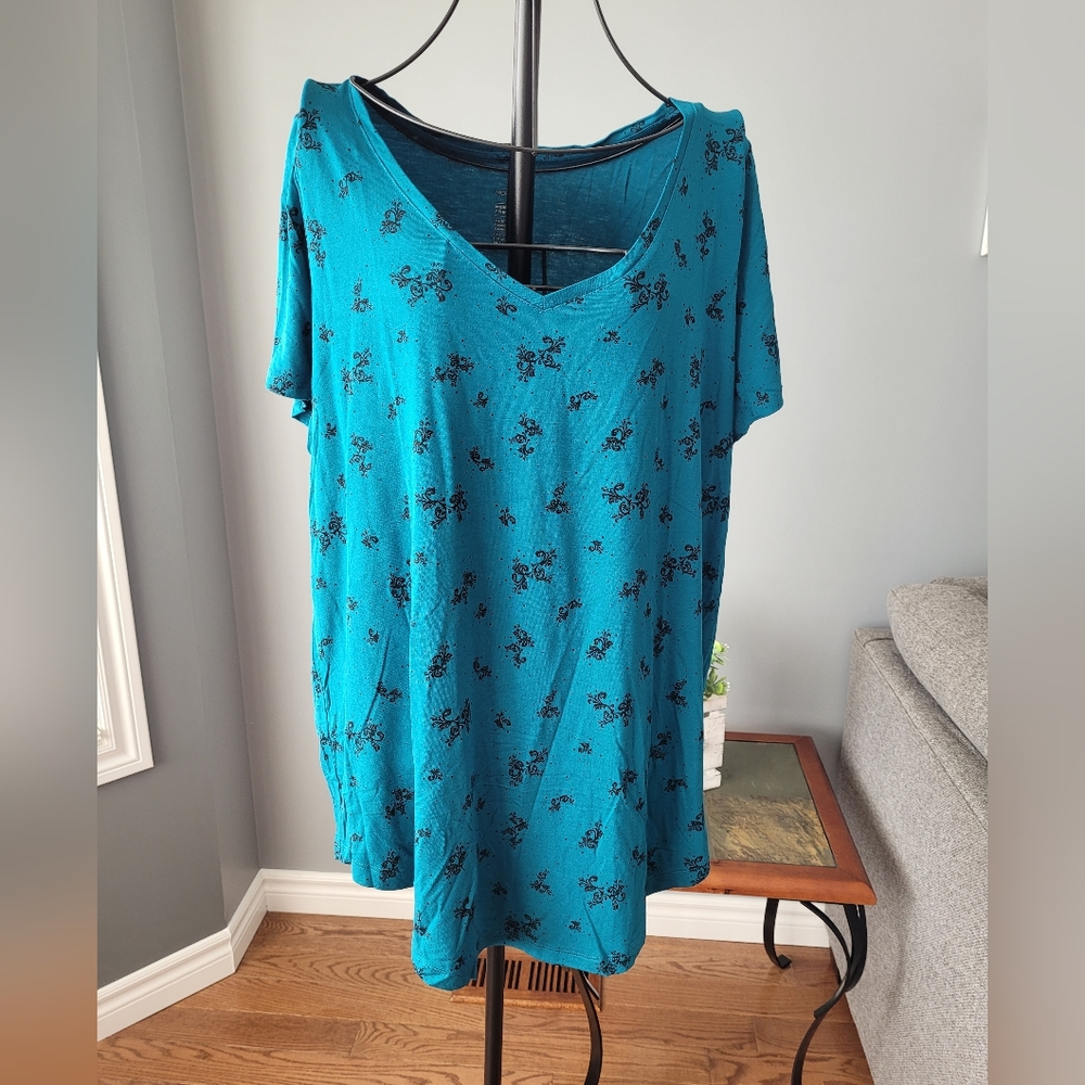 🌺3/$20 Pennington’s Modern T-shirt